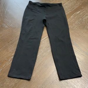 Gap Gapfit black Capri leggings. XS